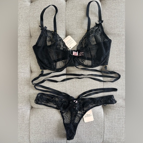 NWT Agent Provocateur Sandra Set Black Bra 36DD‎ and Panties Size 4 (8-10 L) - Picture 4 of 12